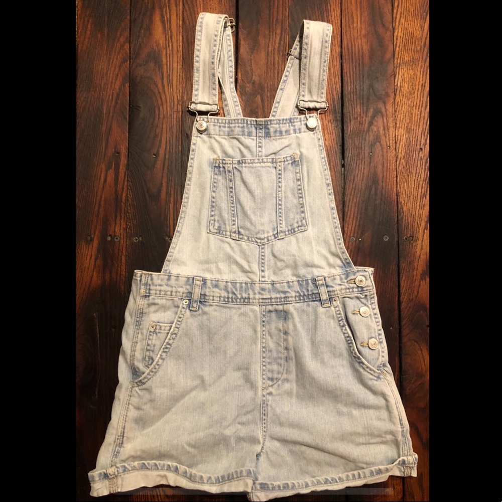 TOPSHOP MOTO light denim overall shorts size 4